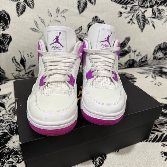 Jordan 4 hyper violet - Picture 2 of 4